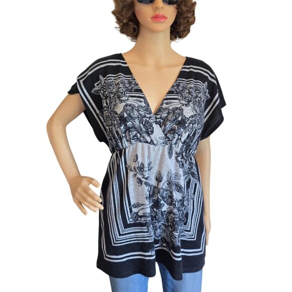 Almost Famous Monochrome Empire Waist Floral V Neck Blouse Gray Black Size Large - Picture 1 of 6